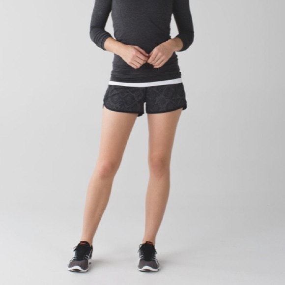 Lululemon Speed Short Ravish Reptile Silver Black - Picture 7 of 14